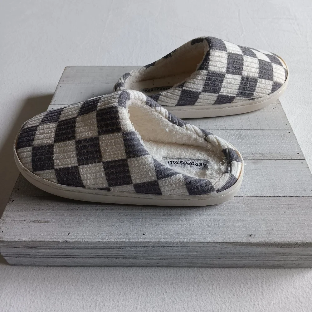 Aeropostale Gray and Cream Checker Slippers Soft Cushioned Comfort